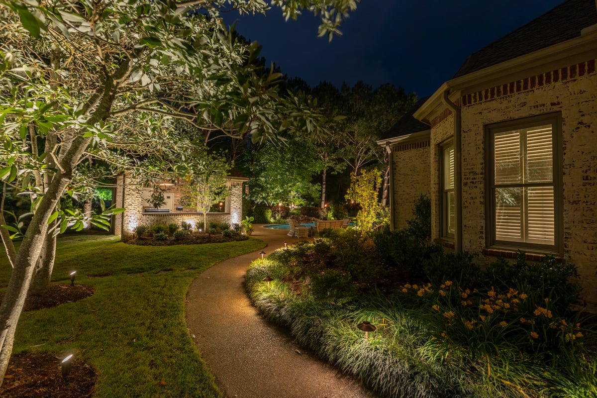Landscape path marker lighting for sidewalk