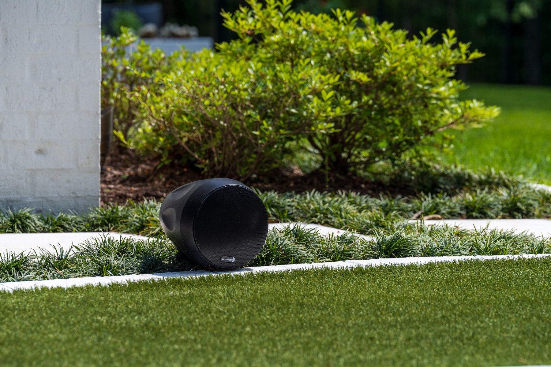detail audio speaker planting bed