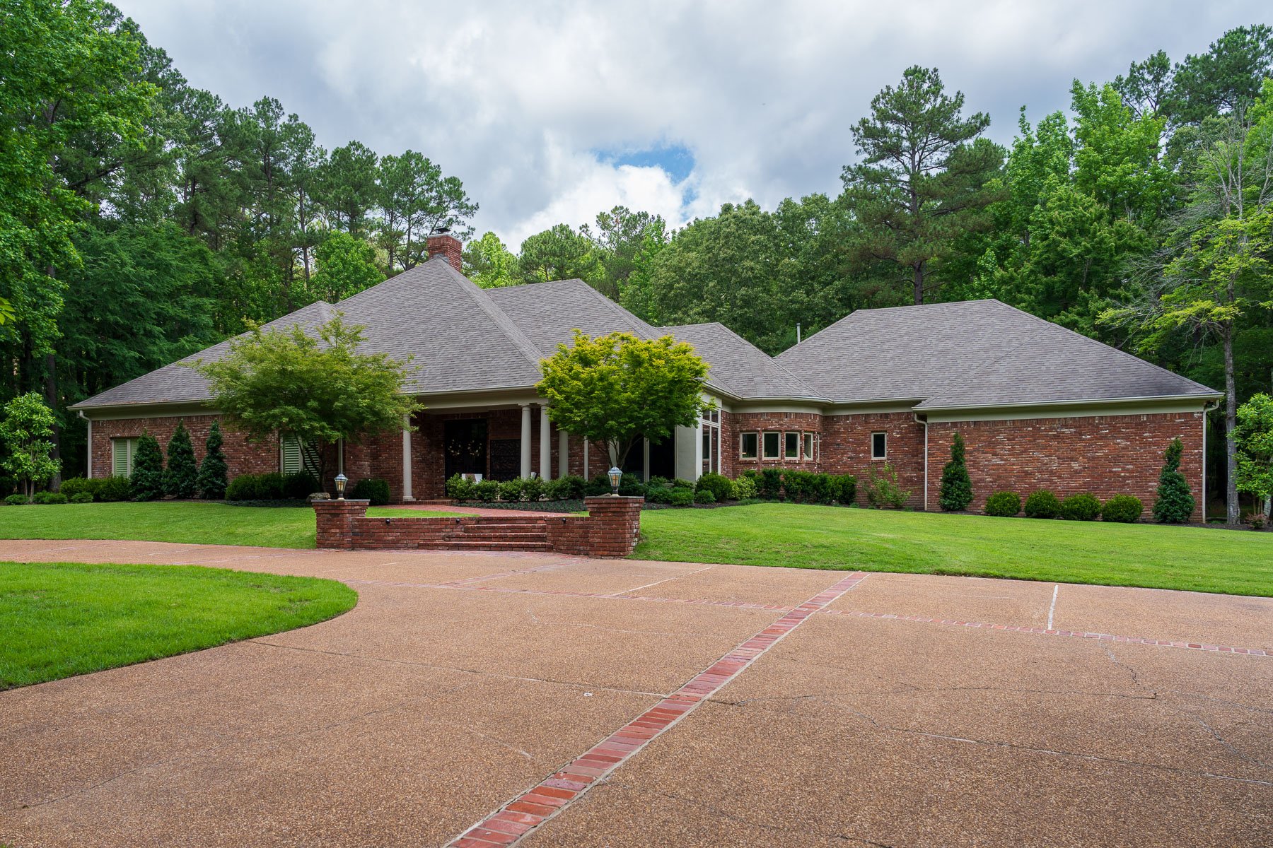 home driveway brick columns lighting lawn